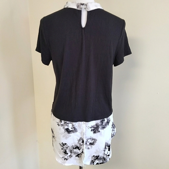 Elle Chic Black Top with Floral Print Collar and Hem Sz Medium - Picture 4 of 10